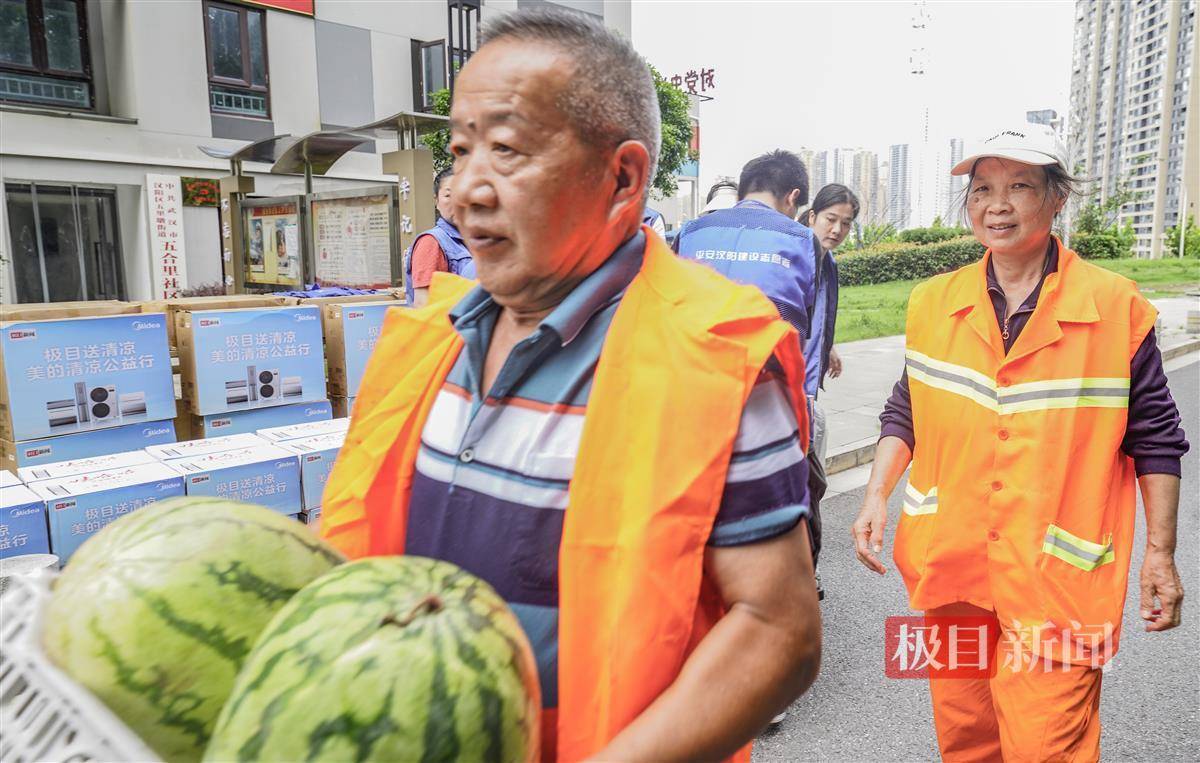 2024年澳门资料免费大全>正式签约！海报新闻与小鱼儿夫妇达成山东好品直播合作  第2张